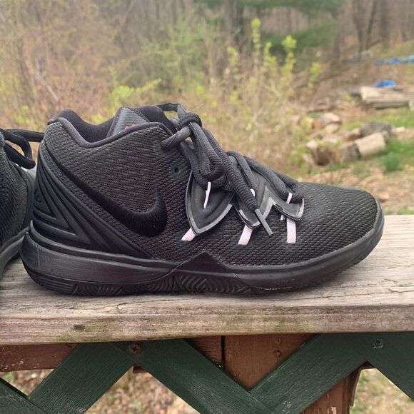 Nike Kyrie 5 Red Carpet Sneakers Sz 2Y - Picture 5 of 9